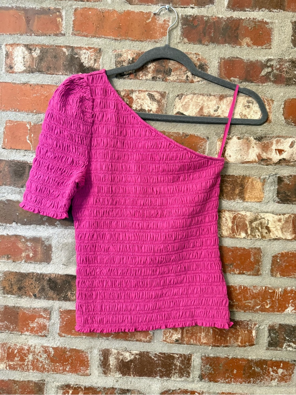 T64 - GAP Fuchsia One-Shoulder Ruched Top